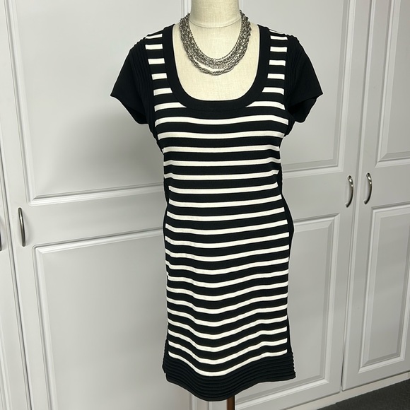 Philosophy Dress Size M B/W Stripe • deep scoop neck • cute style - Picture 1 of 12